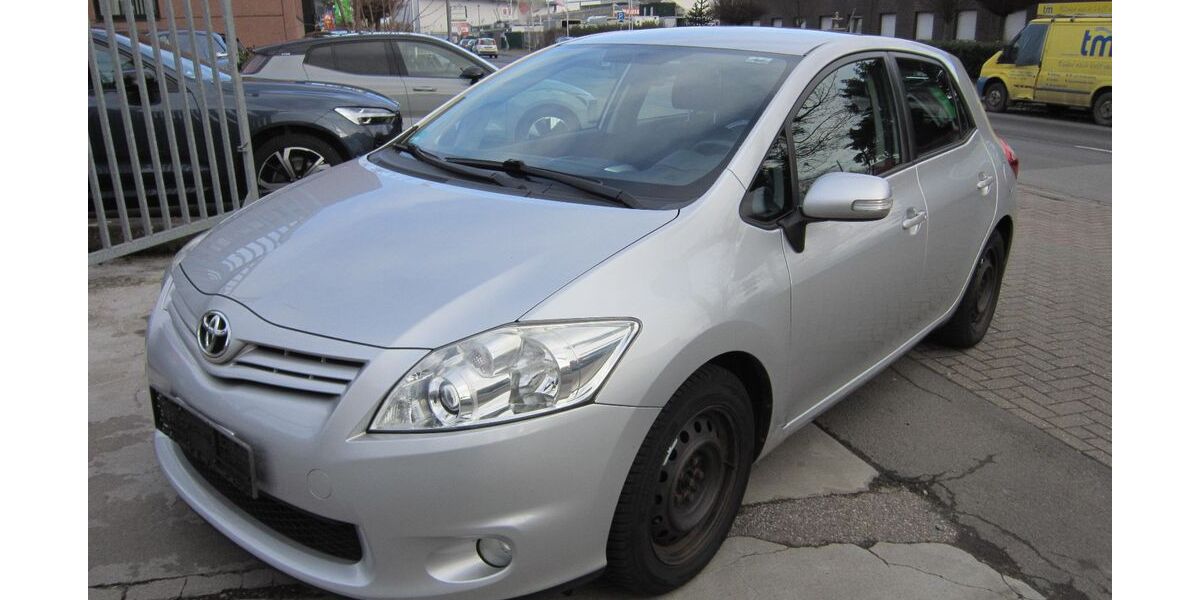 Toyota Auris 72.420 km 8.390 &euro; Köln 51105