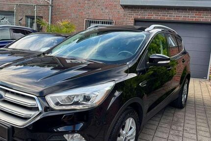 Ford Kuga 164.000 km 9.999 &euro; Solingen 42651