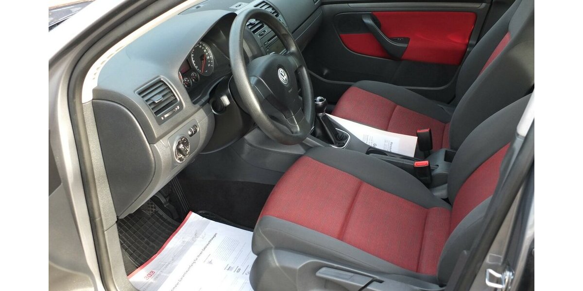 VW Golf BLACK WEEK 25:TRENDLINE KLIMAAUTOMATIK 5-TÜRI 132.115 km 4.498 € Köln 50858