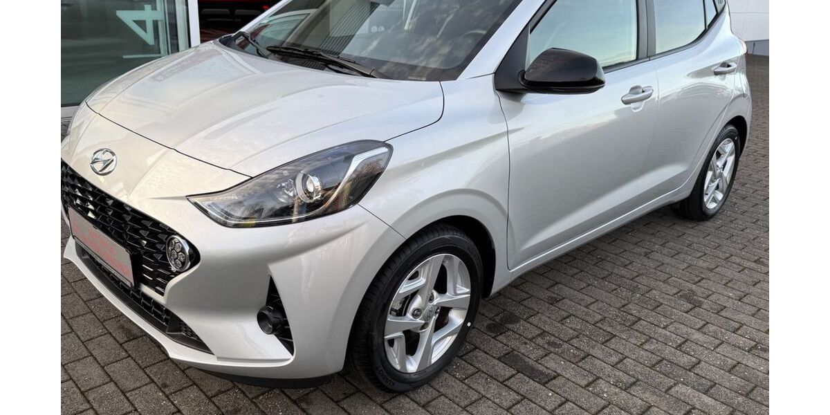 Hyundai i10 9.402 km 15.999 &euro; Radevormwald 42477