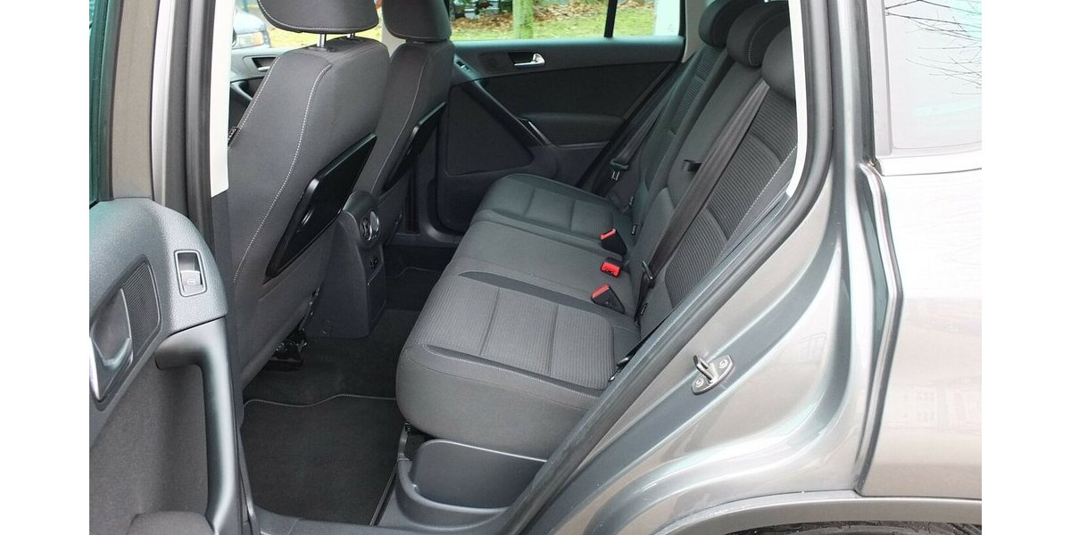 VW Tiguan TEAM orig.ATM ca 52 tkm XENON AHK PARKPILOT 112.432 km 10.908 € Köln 50858