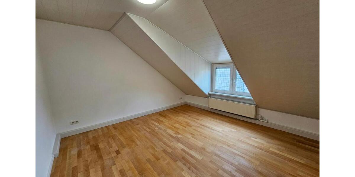 Dachgeschoßwohnung Solingen Aufderhöhe - 4 Zimmer, 85 m&sup2;, 930&euro; | Angebot:27603836