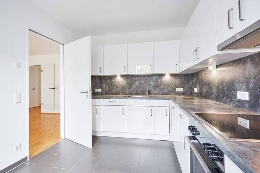 Exklusive 4-Zimmer-Wohnung mit Balkon & Aufzug in Düsseldorf-Oberkassel - sofort bezugsfrei!