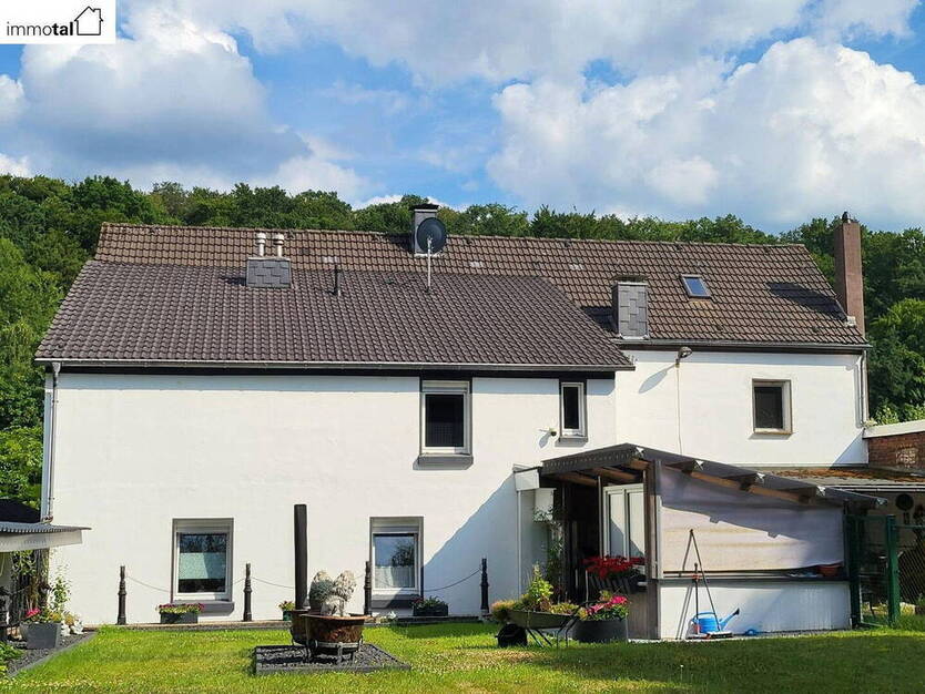 Charmantes Mehrfamilienhaus in Waldrandlage mit großem Grundstück und Ausbaupotenzial