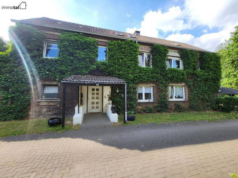 Charmantes Mehrfamilienhaus in Waldrandlage mit großem Grundstück und Ausbaupotenzial