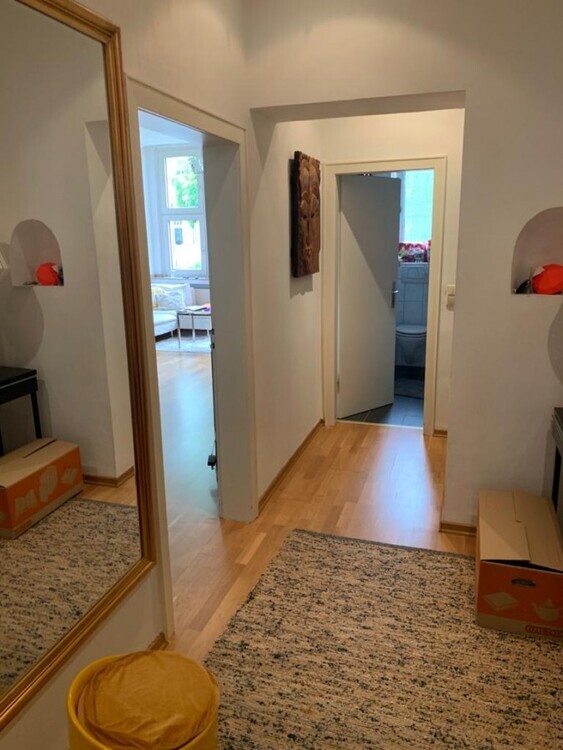 Rarität mit gr. Garten in D.-Oberkassel ! Renovierte 2-3 Z.-Wohnung in bester Lage v. D.-Oberkassel mit Garten - Einbauküche - Keller