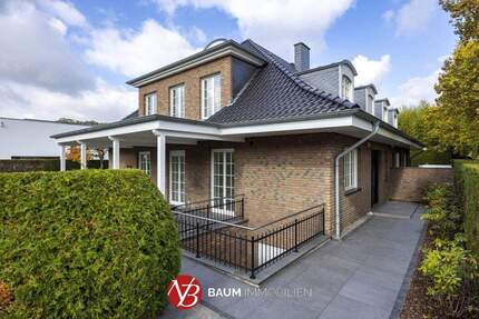 Exklusives Wohnen in Top-Lage von Alt-Meererbusch - Noble Villenhälfte mit hochwertiger Ausstattung 7 zimmer