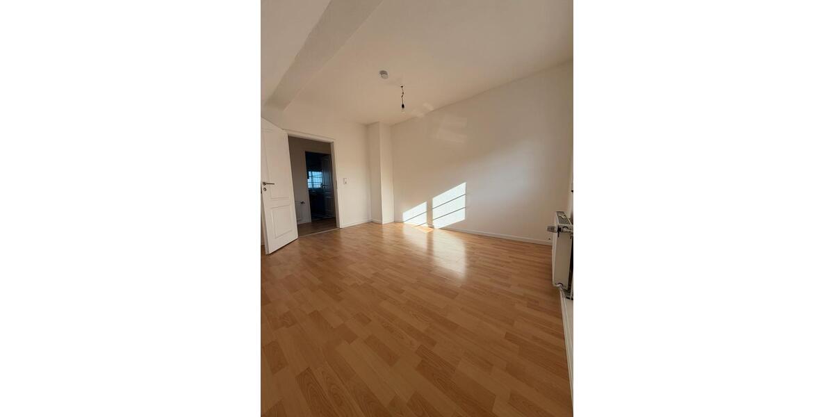Dachgeschoßwohnung Remscheid Lüttringhausen - 2 Zimmer, 63 m&sup2;, 500&euro; | Angebot:25635993