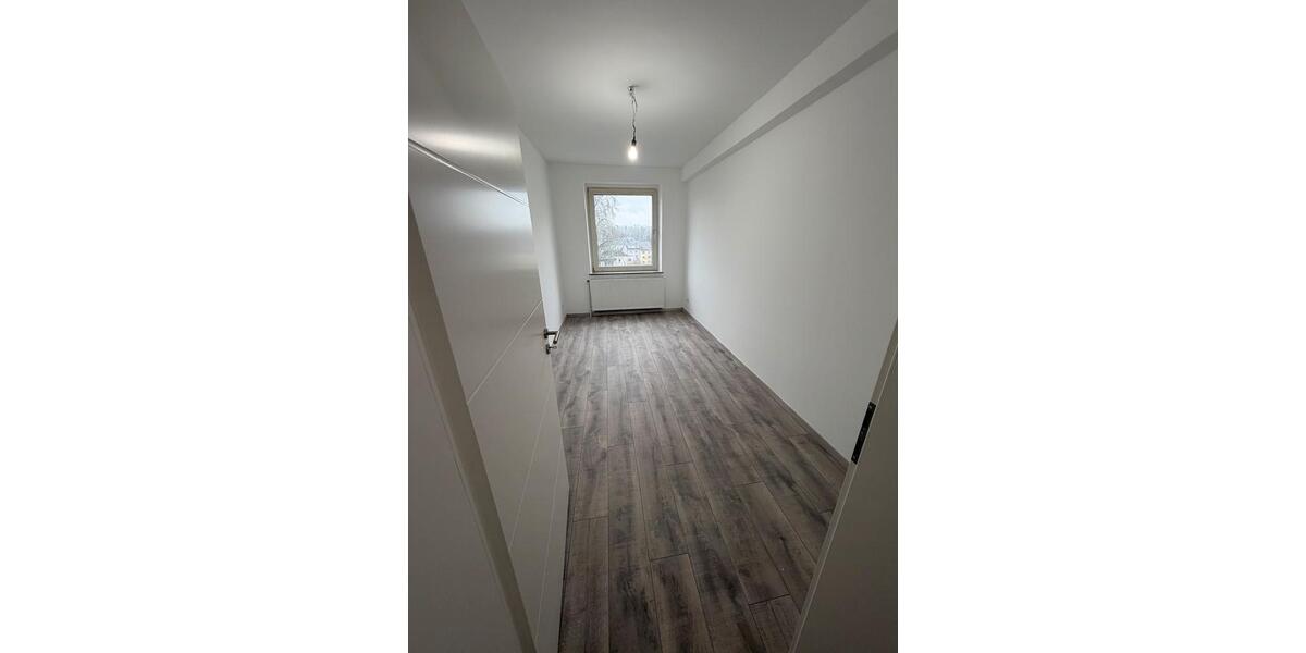 Erdgeschoßwohnung Solingen - 4 Zimmer, 80 m&sup2;, 950&euro; | Angebot:24740022