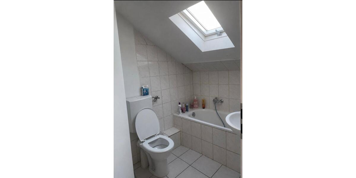 Dachgeschoßwohnung Neuss - 5 Zimmer, 110 m&sup2;, 1.650&euro; | Angebot:27594004