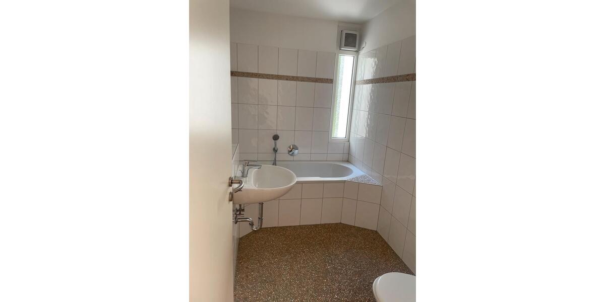Erdgeschoßwohnung Odenthal - 3 Zimmer, 95 m&sup2;, 1.150&euro; | Angebot:25831670