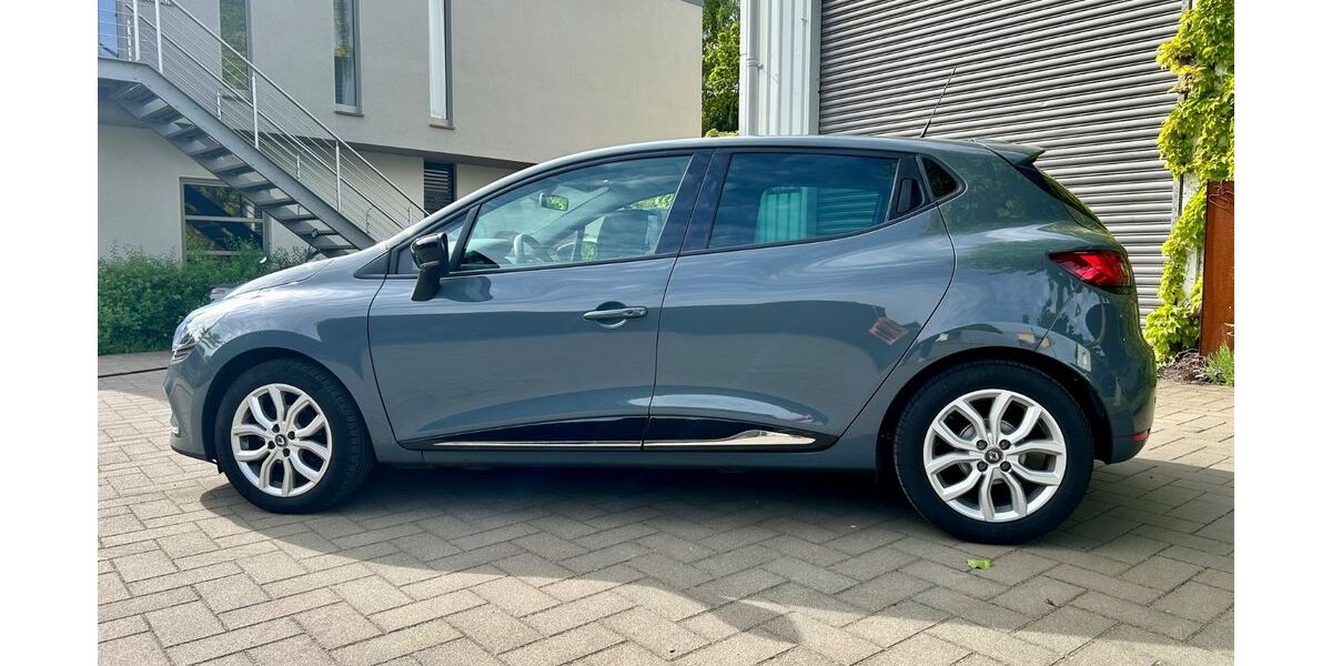 Renault Clio 70.500 km 7.150 &euro; Düsseldorf 40591