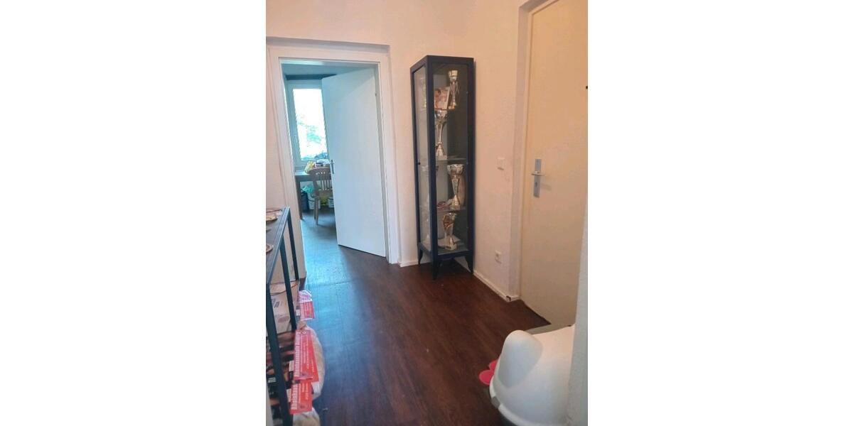 Etagenwohnung Neuss - 1 Zimmer, 25 m&sup2;, 200&euro; | Angebot:24532103