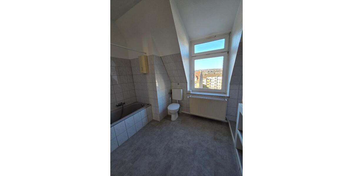 Dachgeschoßwohnung Wuppertal Gemarkung Barmen - 4 Zimmer, 90 m&sup2;, 625&euro; | Angebot:25963687