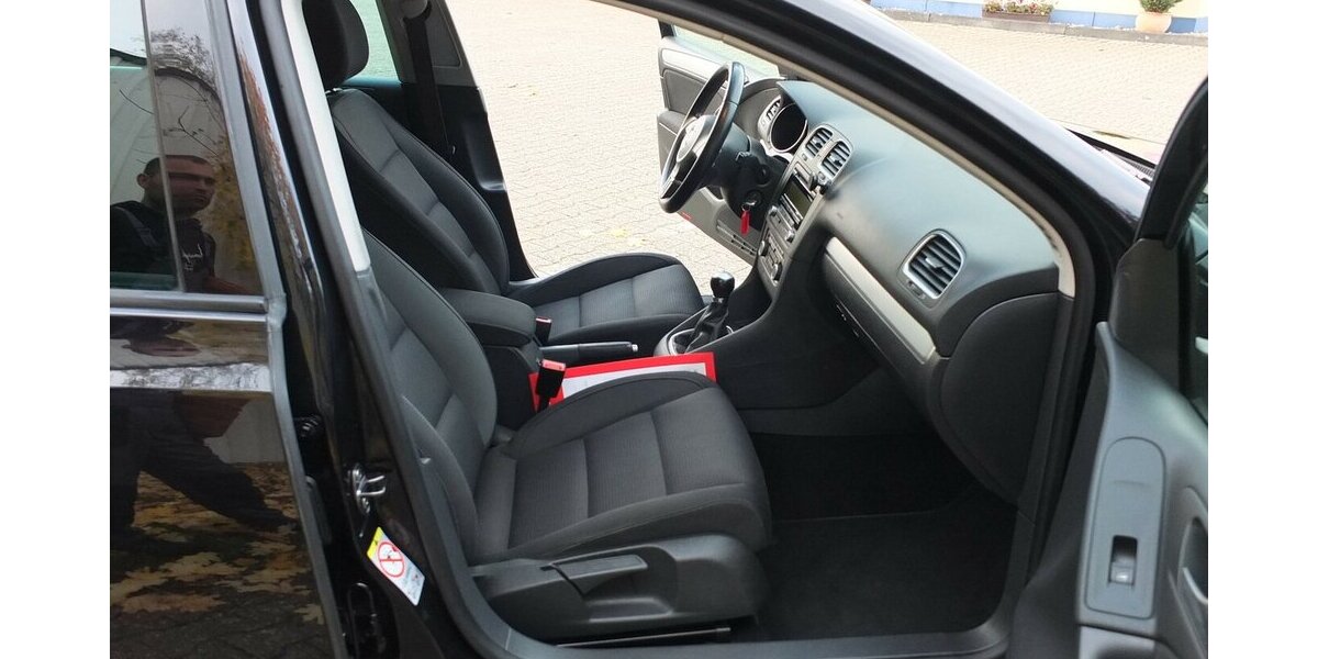 VW Golf 1.6TDi BLACK WEEK 25:TEAM EINPARKHILFE SHZ TE 159.855 km 6.904 € Köln 50858