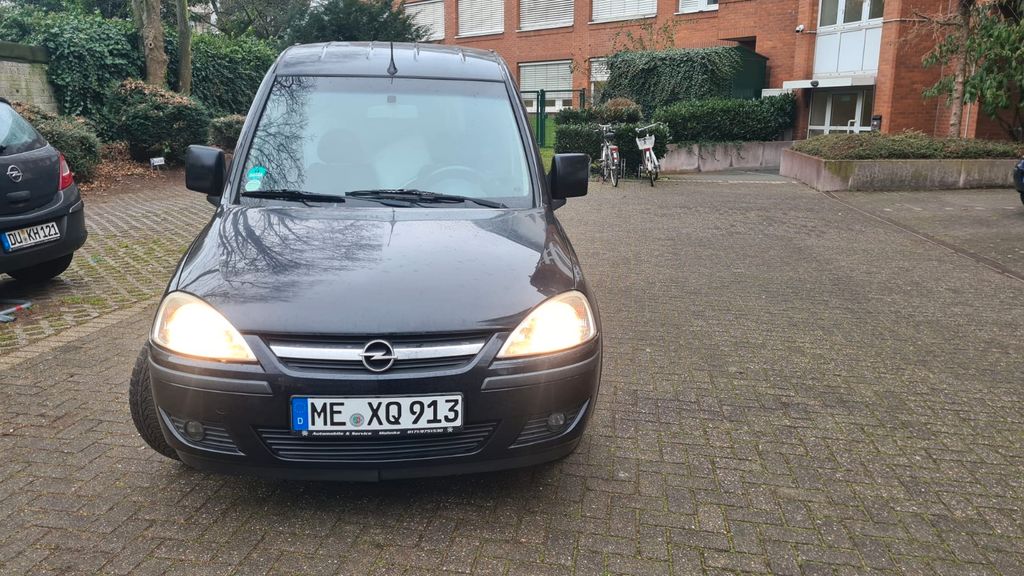 Opel Combo 241.486 km 2.900 &euro; Düsseldorf 40227