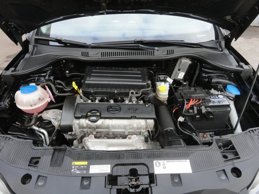 Seat Ibiza Reference Salsa 1,4 Klima SHZ Alu15.76 Tkm 76.000 km 7.990 € Neuss 41462