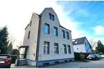 Freistehendes Ein-Zweifamilienhaus mit 9 Zimmern, 3 Bädern und ri