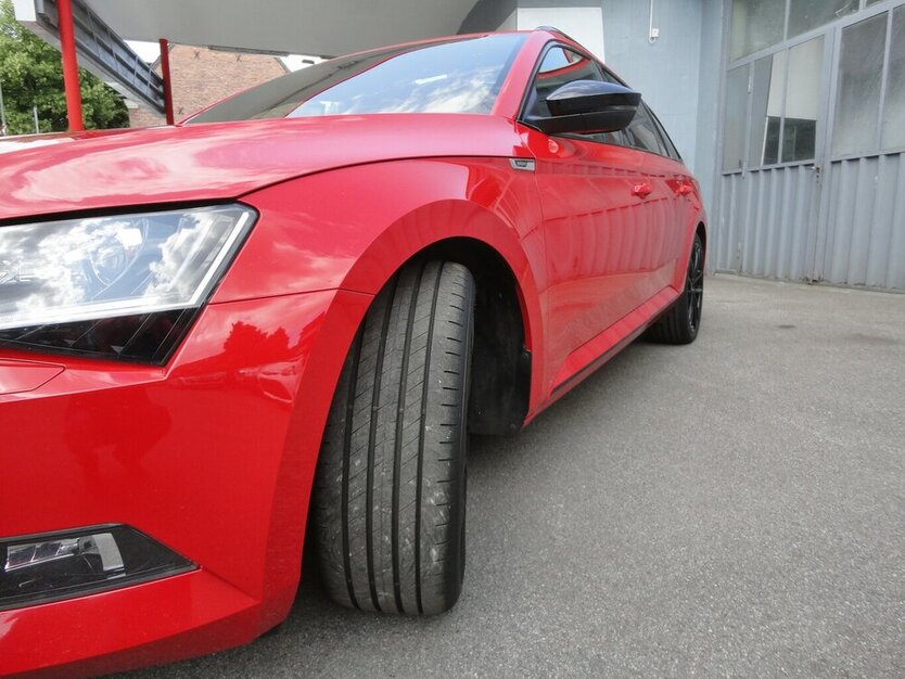 Skoda Superb Sportline4x4 Navi PanoSdach BiXenon Leder 122.000 km 18.900 € Neuss 41462