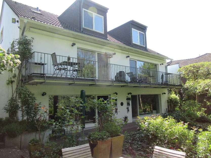 Haus zum Kaufen in Düsseldorf 1.800.000 € 322 m²