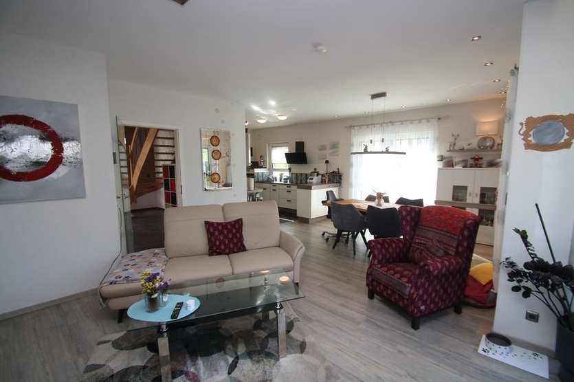 Mit 3D: Einfamilienhaus mit schön angelegtem Garten und dem Blick ins Grüne! 4 zimmer