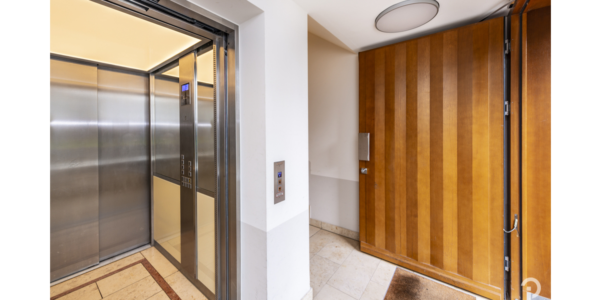 Wohnen in hochwertigem Ambiente mit internationalem Flair. Möblierte 2 Zimmer-Dachterrassen-Wohnung - Einfamilienhaus Düsseldorf Heerdt | Angebot:26645368