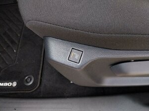 Opel Combo Ultimate AHK HUD NAVI AUTOM. PARKEN WINTERPA 4.500 km 27.740 € HAAN 42781