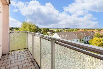 Raumwunder! Geräumige, helle 4-Zimmer-Wohnung auf 106 m² mit Westbalkon & TG-Stellplatz 4 zimmer