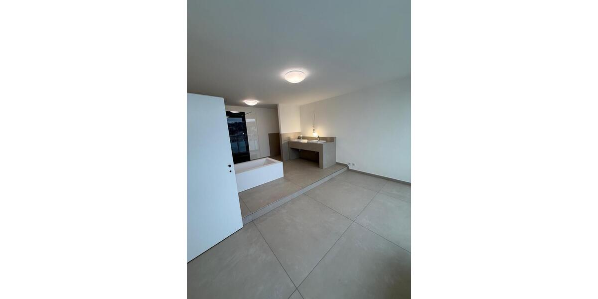 Etagenwohnung Wuppertal Dönberg - 3.5 Zimmer, 150 m&sup2;, 2.200&euro; | Angebot:24335717