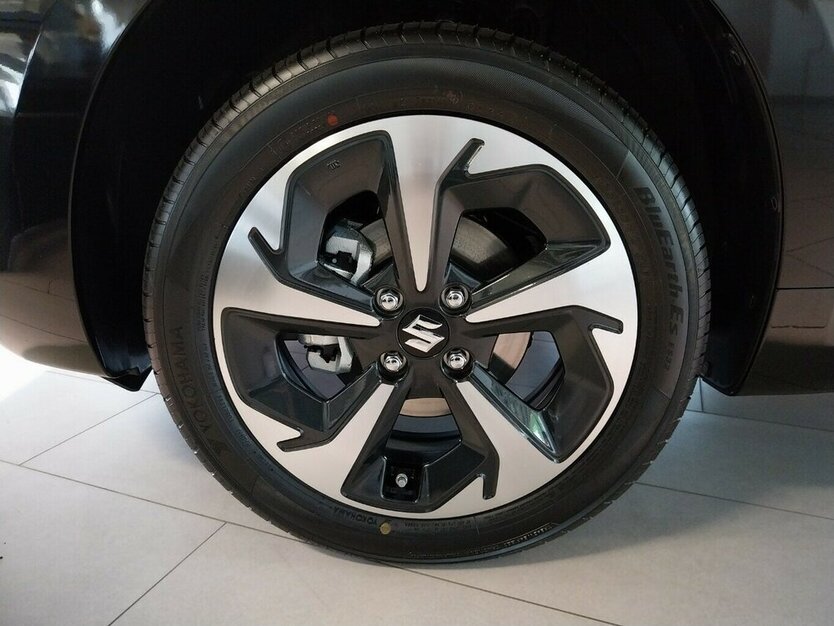 Suzuki Swift Comfort+ Allgrip Hybrid 6.000 km 21.980 € HAAN 42781