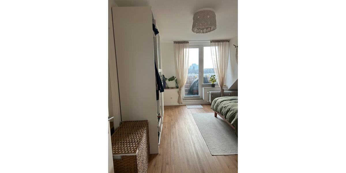 Dachgeschoßwohnung Köln Ehrenfeld - 3 Zimmer, 85 m&sup2;, 1.190&euro; | Angebot:24941220