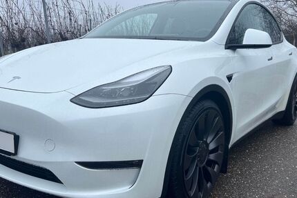 Tesla Model Y 42.995 km 39.900 &euro; Düsseldorf 40239