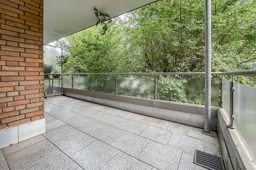 4,5 Zimmer - Balkon - Tiefgarage - freigezogen