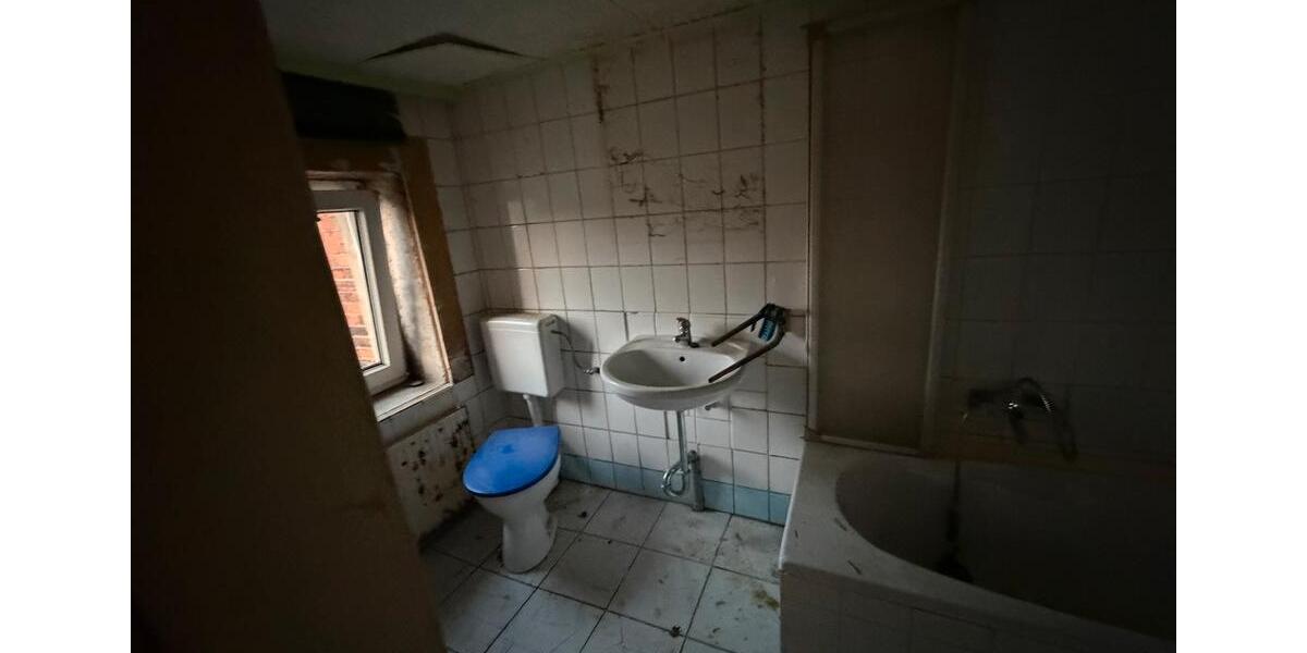 Mehrfamilienhaus, Wohnhaus Leverkusen Alkenrath - 8 Zimmer, 240 m&sup2;, 69.000&euro; | Angebot:24324031