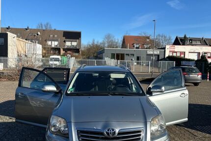 Toyota Avensis 234.703 km 3.799 &euro; Düsseldorf 40599