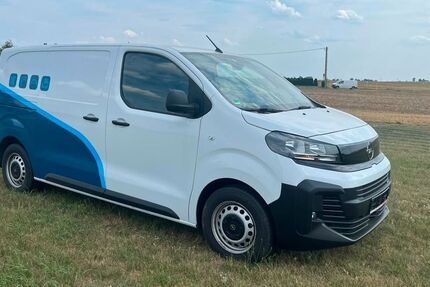Opel Vivaro 14.500 km 17.900 &euro; Leverkusen 51381