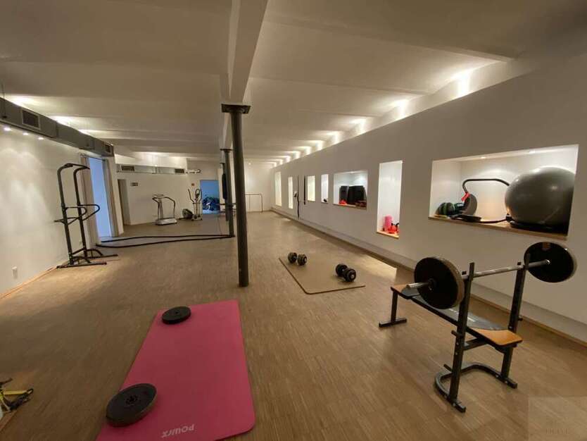 Halle in Düsseldorf 2.150 € 200 m²
