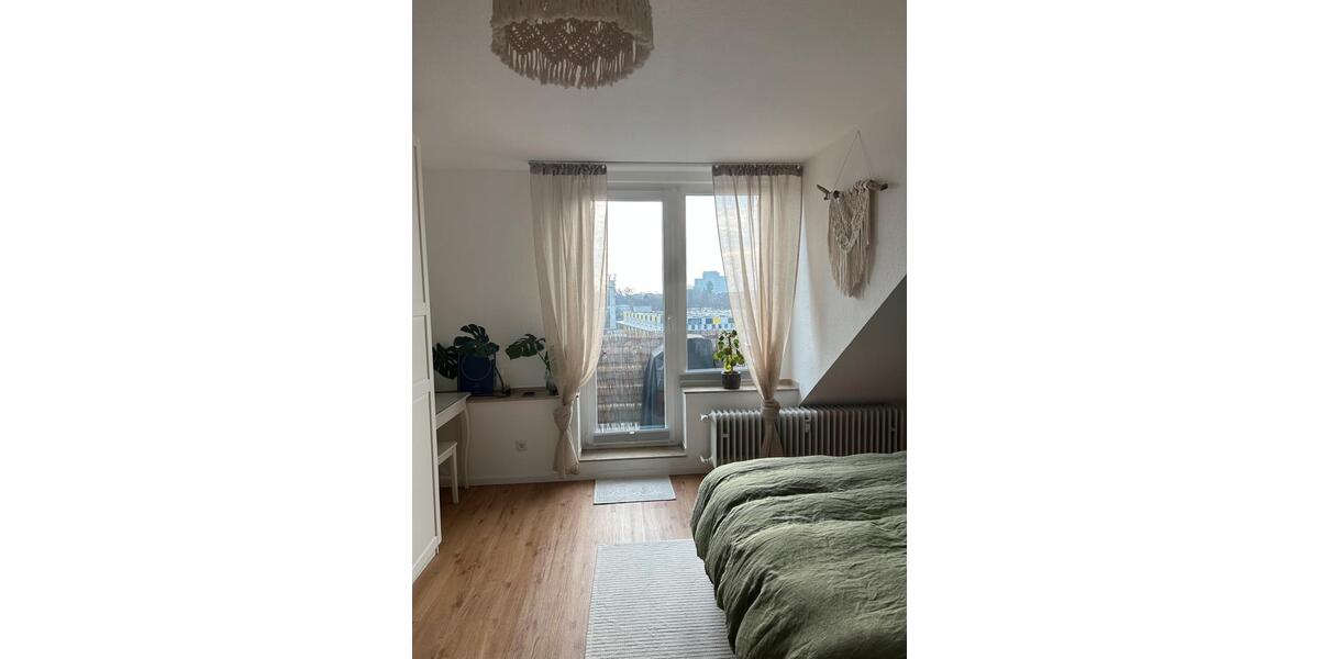 Dachgeschoßwohnung Köln Ehrenfeld - 3 Zimmer, 85 m&sup2;, 1.190&euro; | Angebot:24941220