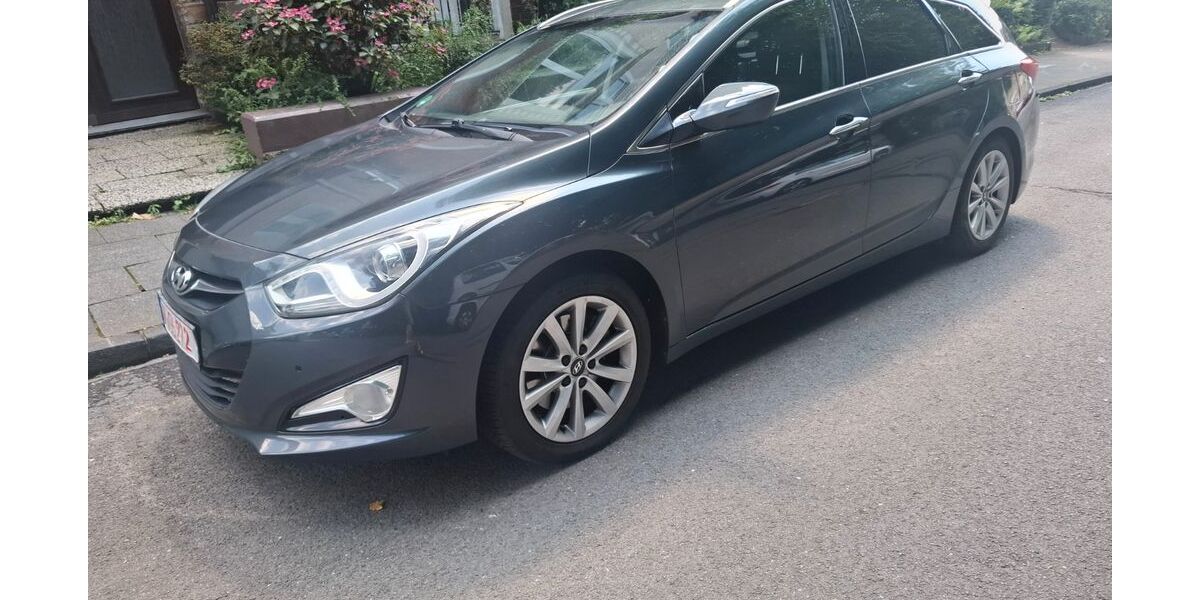 Hyundai i40 280.000 km 4.200 &euro; wuppertal 42277