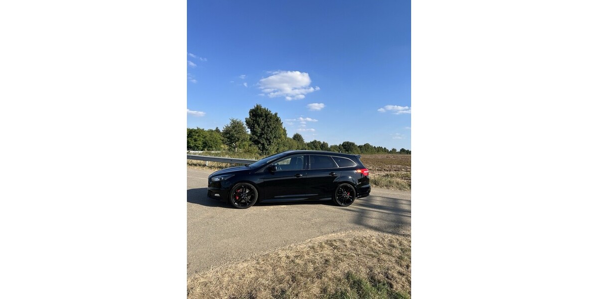 Ford Focus 79.900 km 17.800 € Köln 50667