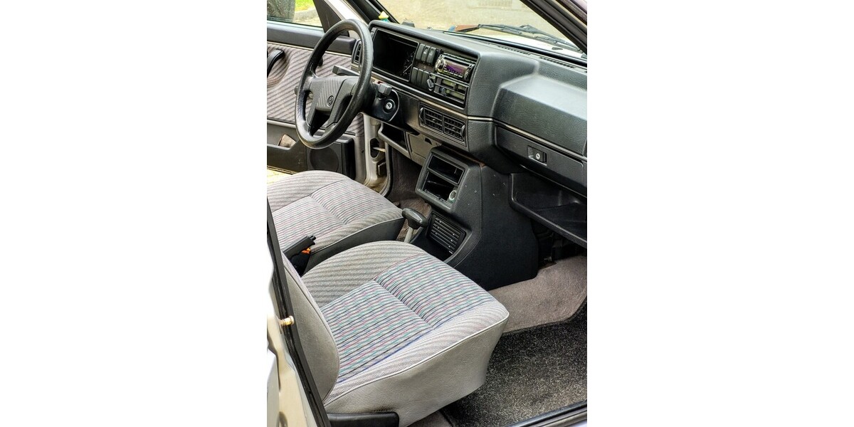 VW Jetta 184.000 km 4.000 € Düsseldorf 40213