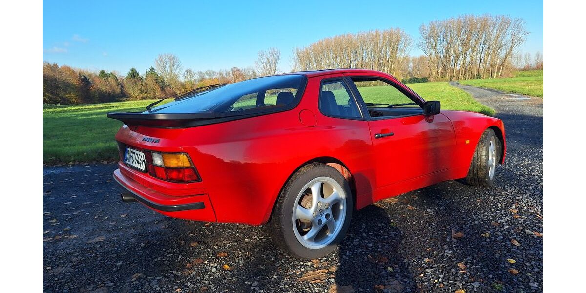 Porsche 944 159.900 km 22.950 € Düsseldorf 40215