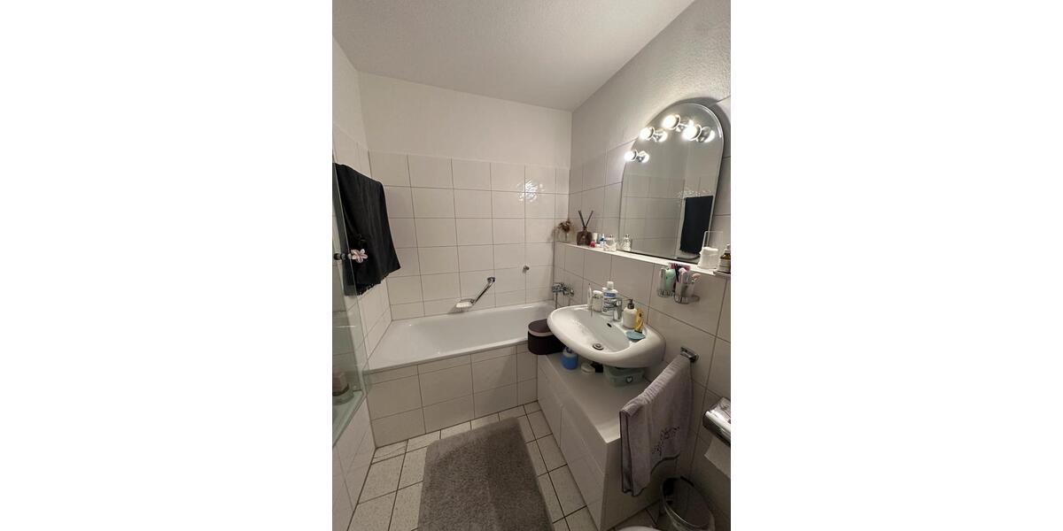 Etagenwohnung Köln Nippes - 2 Zimmer, 72 m&sup2;, 1.950&euro; | Angebot:25968674