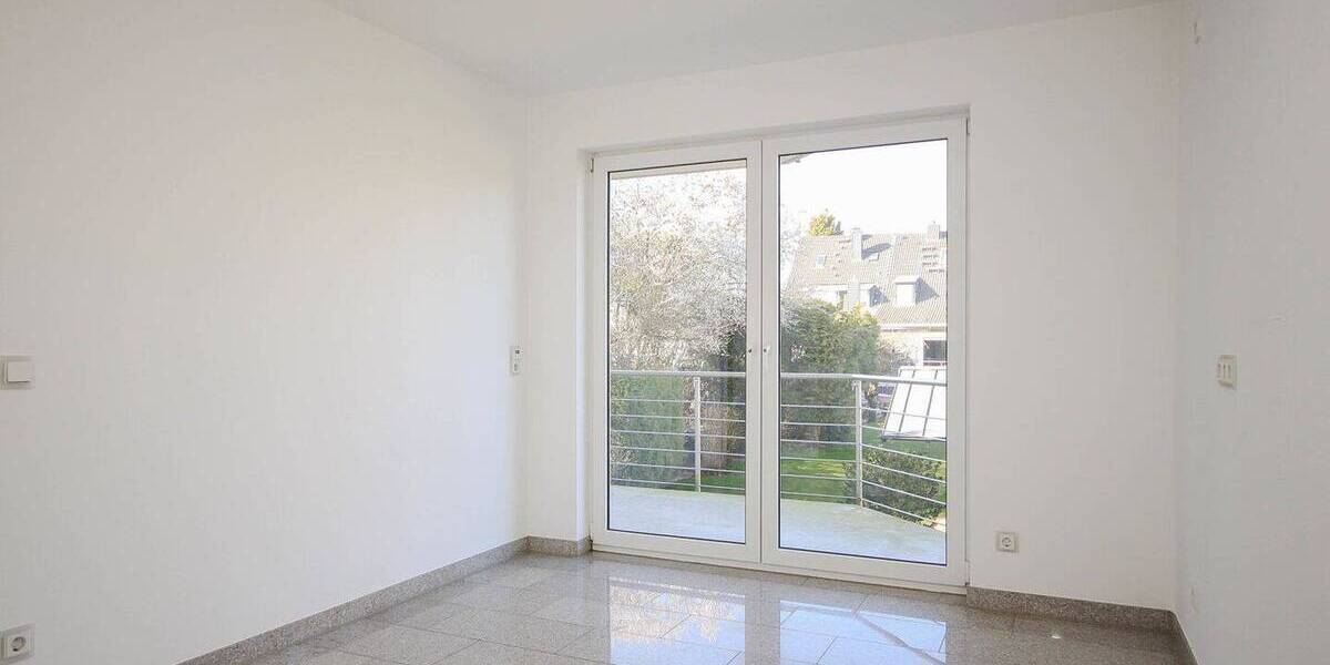 Etagenwohnung Düsseldorf Wersten - 2 Zimmer, 108 m&sup2;, 1.280&euro; | Angebot:21779861