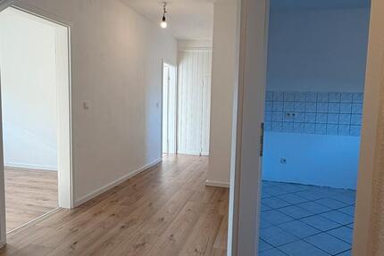 Zentrale 2-Zi.-DG-Wohnung in Lüttringhausen, renoviert & hell zimmer