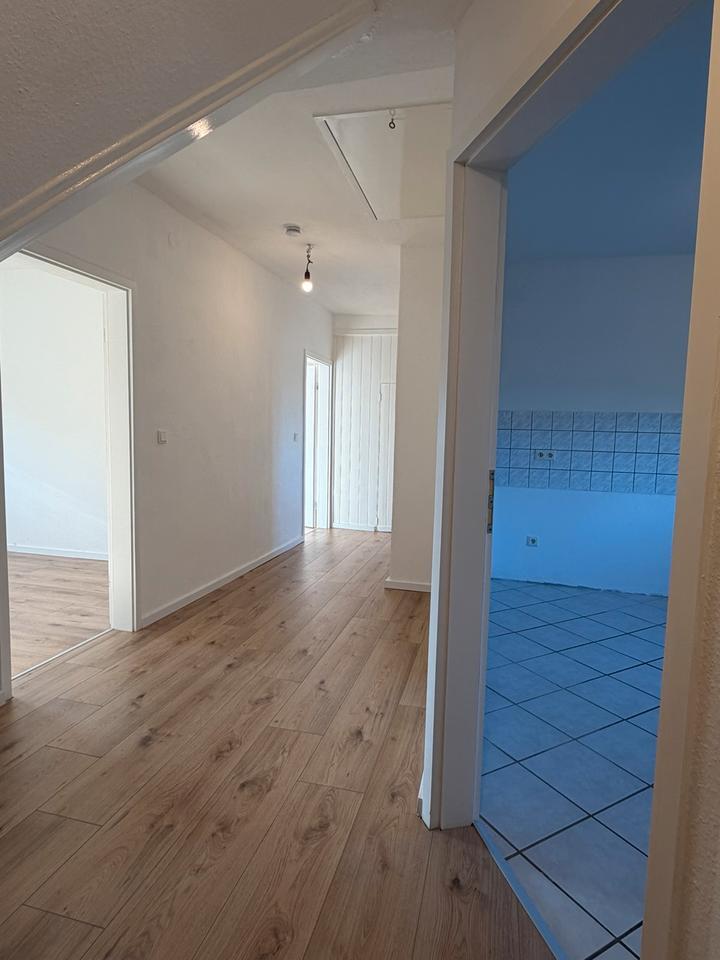 Zentrale 2-Zi.-DG-Wohnung in Lüttringhausen, renoviert & hell zimmer