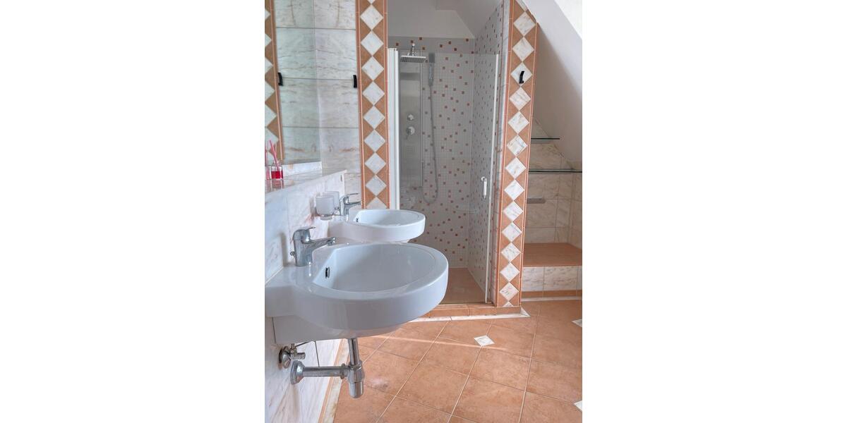 Dachgeschoßwohnung Remscheid Reinshagen - 5 Zimmer, 120 m&sup2;, 1.600&euro; | Angebot:25231588