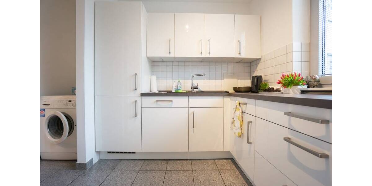 Etagenwohnung Düsseldorf Niederkassel - 3 Zimmer, 110 m&sup2;, 2.365&euro; | Angebot:26658605