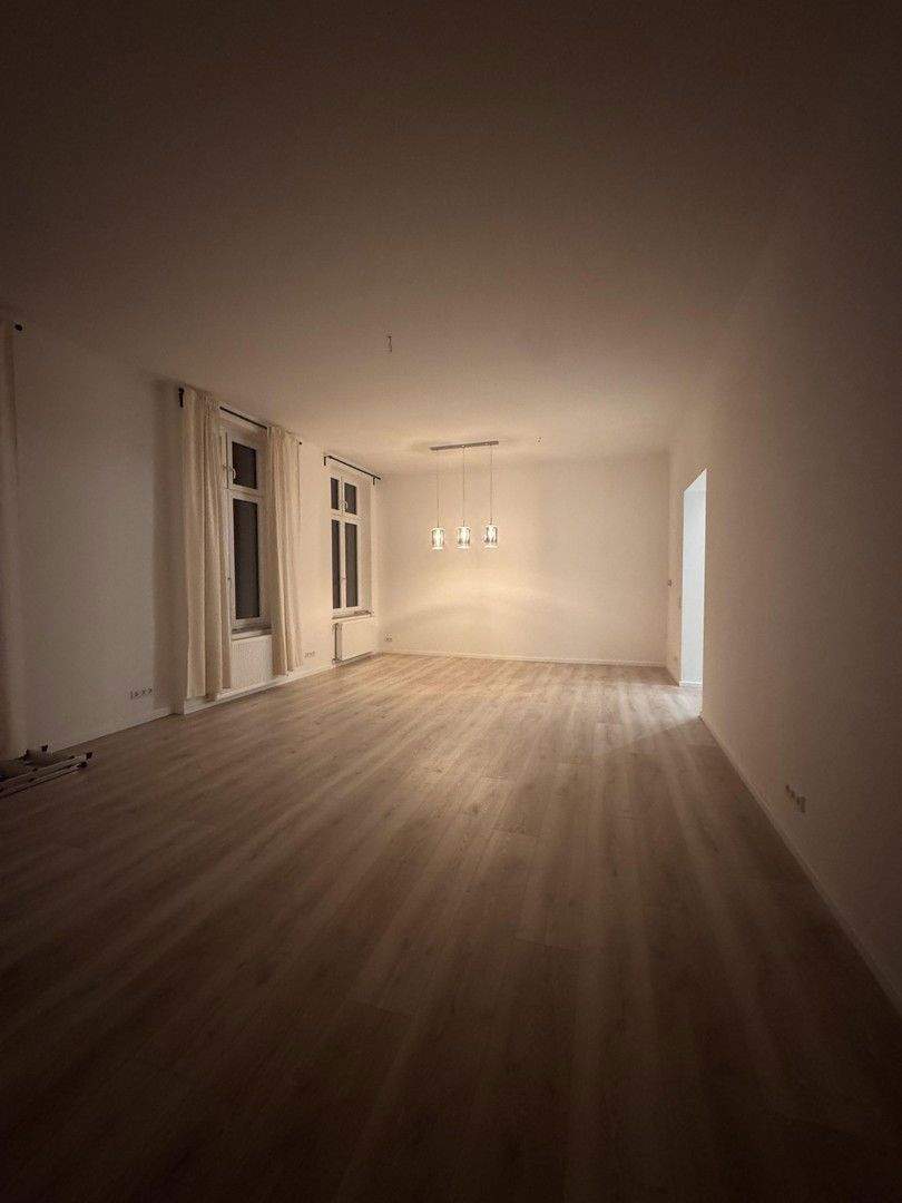 Renoviert, Waldnähe, Altbau, hohe Decken, Balkon, optimal für Familien mit EBK 3 zimmer
