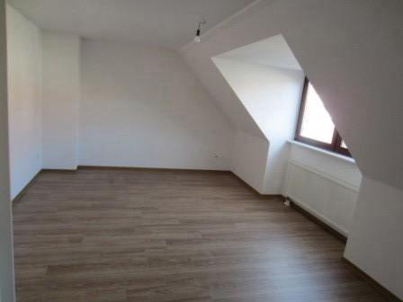 Moderne 4-Zimmer-DG-Wohnung mit 2 Balkonen zimmer